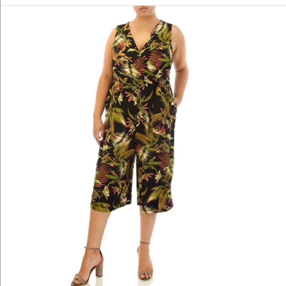 Soho Apparel Floral Tropical Petite Jumpsuit N34